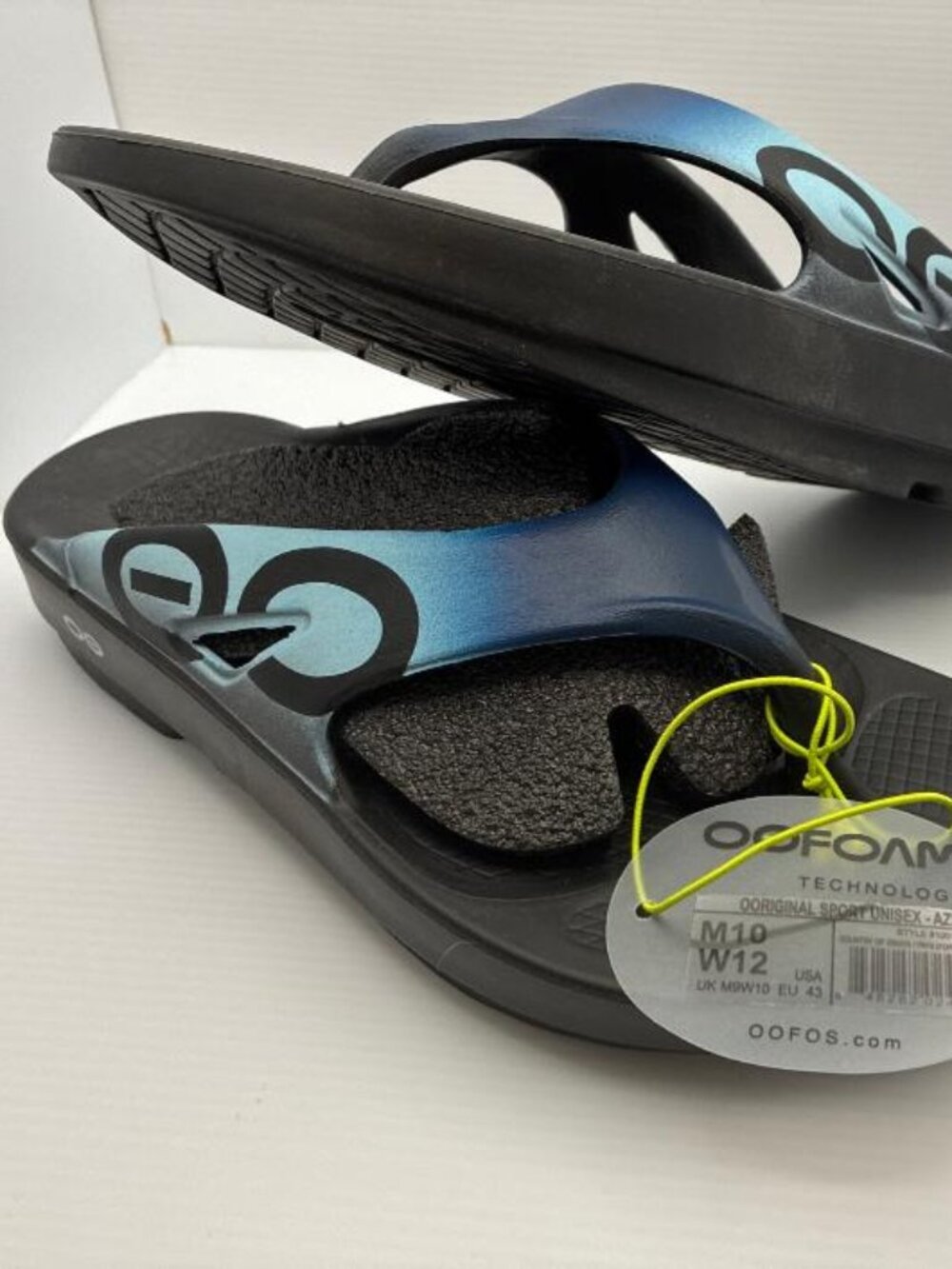BRAND NEW Oofos Oolala Unisex Women’s 12, Men’s 10 Recovery Flip Flop Sandals